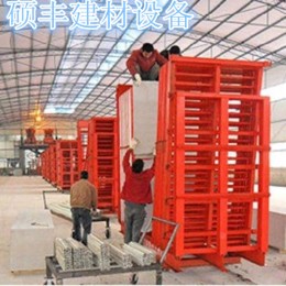山东硕丰公司生产的全自动立模轻质隔墙板设备属国内 创