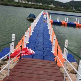 水上浮筒 浮动码头船只停靠泊位 水上行人平台浮箱