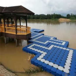 水上浮筒 水上房屋平台 游乐场观光平台 游船码头泊位