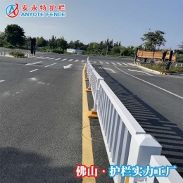 深圳汕尾惠州市政道路分隔栏 深标3工字钢护栏定做