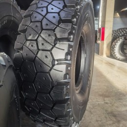 24.00R35工程胎